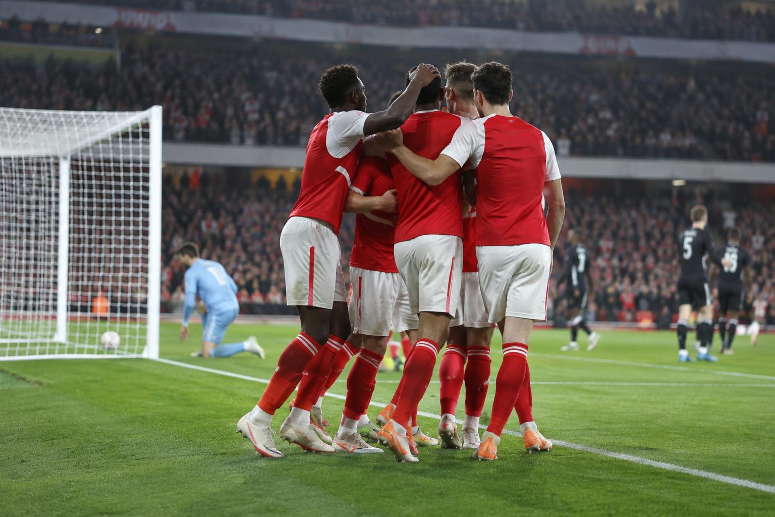 Arsenal build momentum as Villa end Manchester City's perfect start